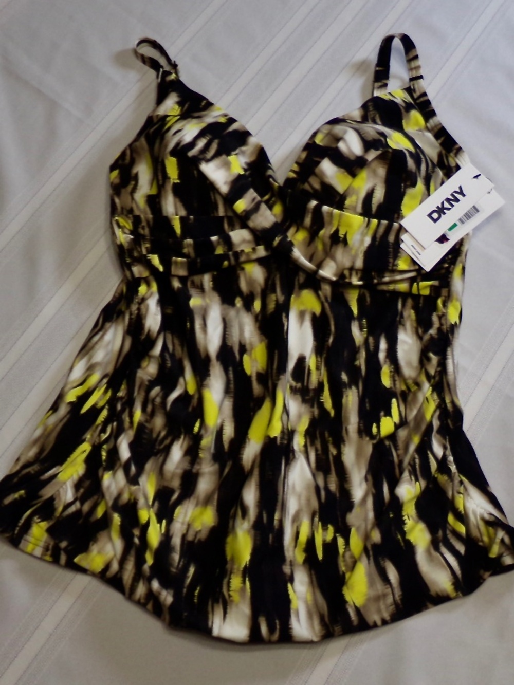 NWT DKNY G0X Abstract Tankini Swim Top,Molded Cups,Tummy Control, UPF Sz’s S & L